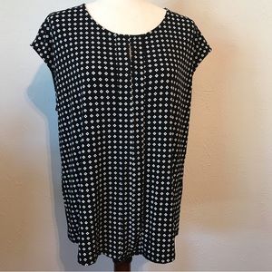 Liz Claiborne black and white sleeveless top - Size XL
